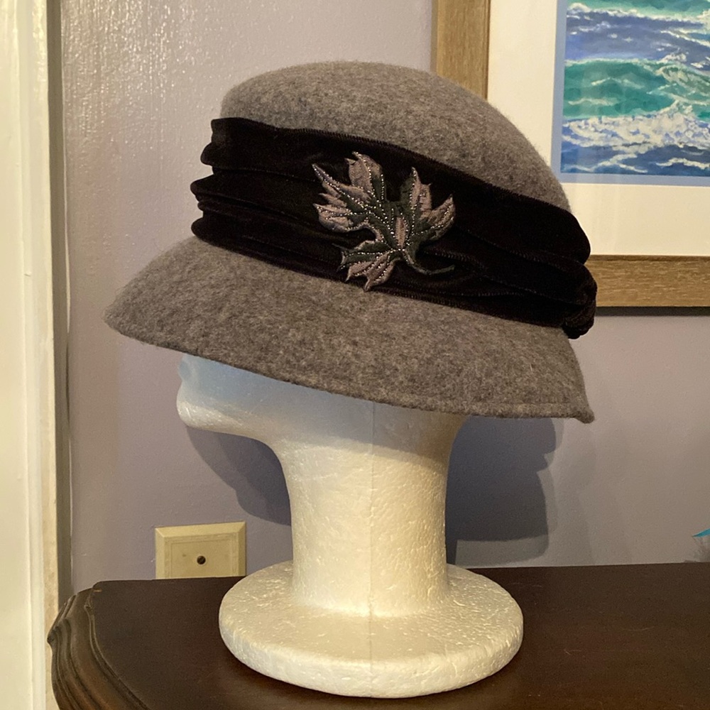 Grey color DA-ME brand 100% wool bell or bucket style hat made in Italy